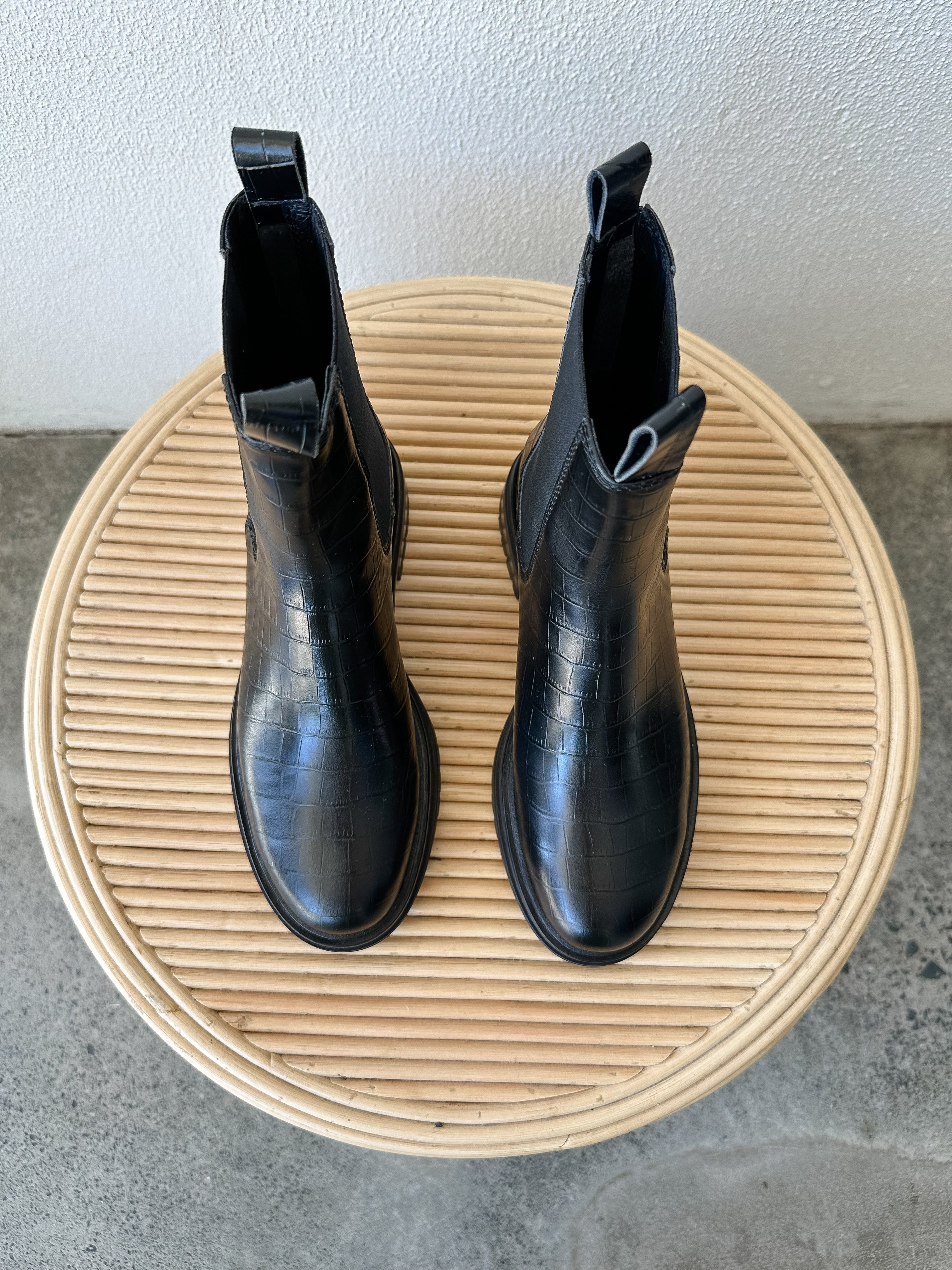 Mollini Apeace - Black Croc Leather Mollini