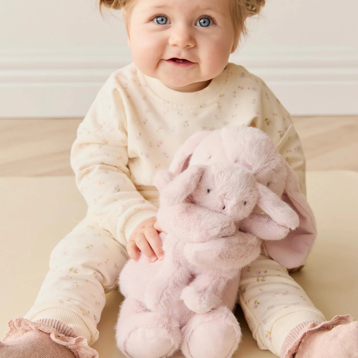 Jamie Kay Snuggle Bunnies - Frankie the Hugging Bunny (Blossom - 30cm ...